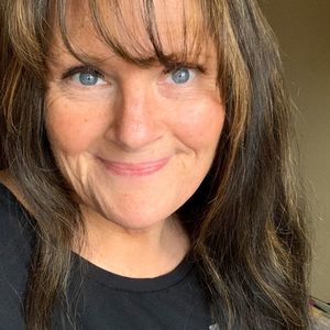 Meet your Posher, Dena